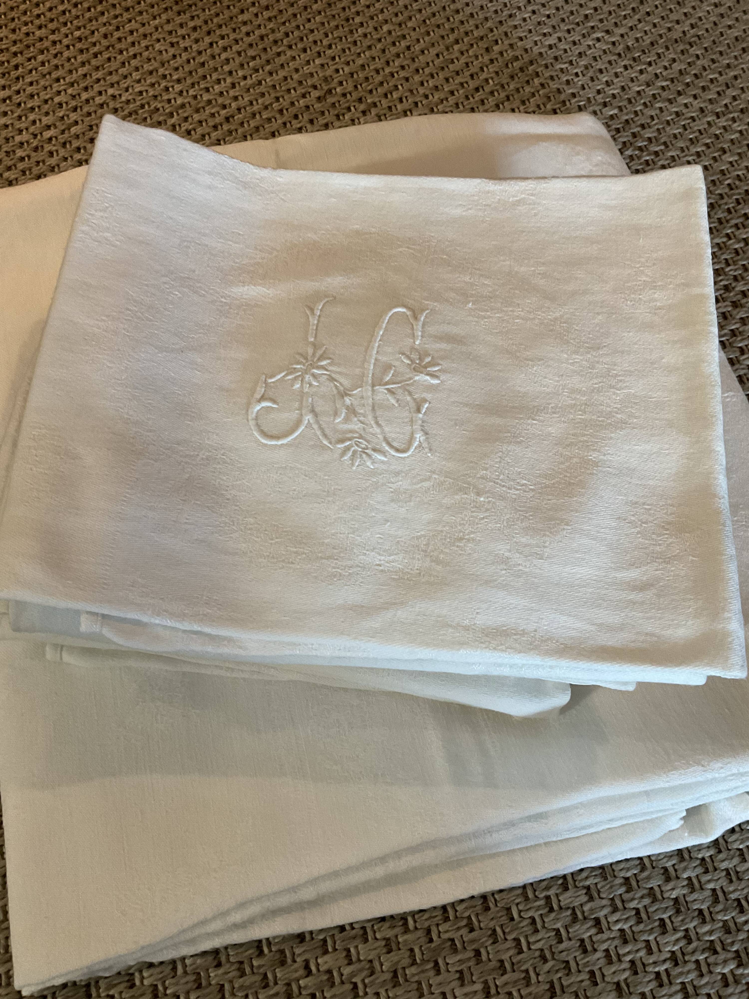 Tablecloth and 12 towels.damask fabrics .embroidered JC