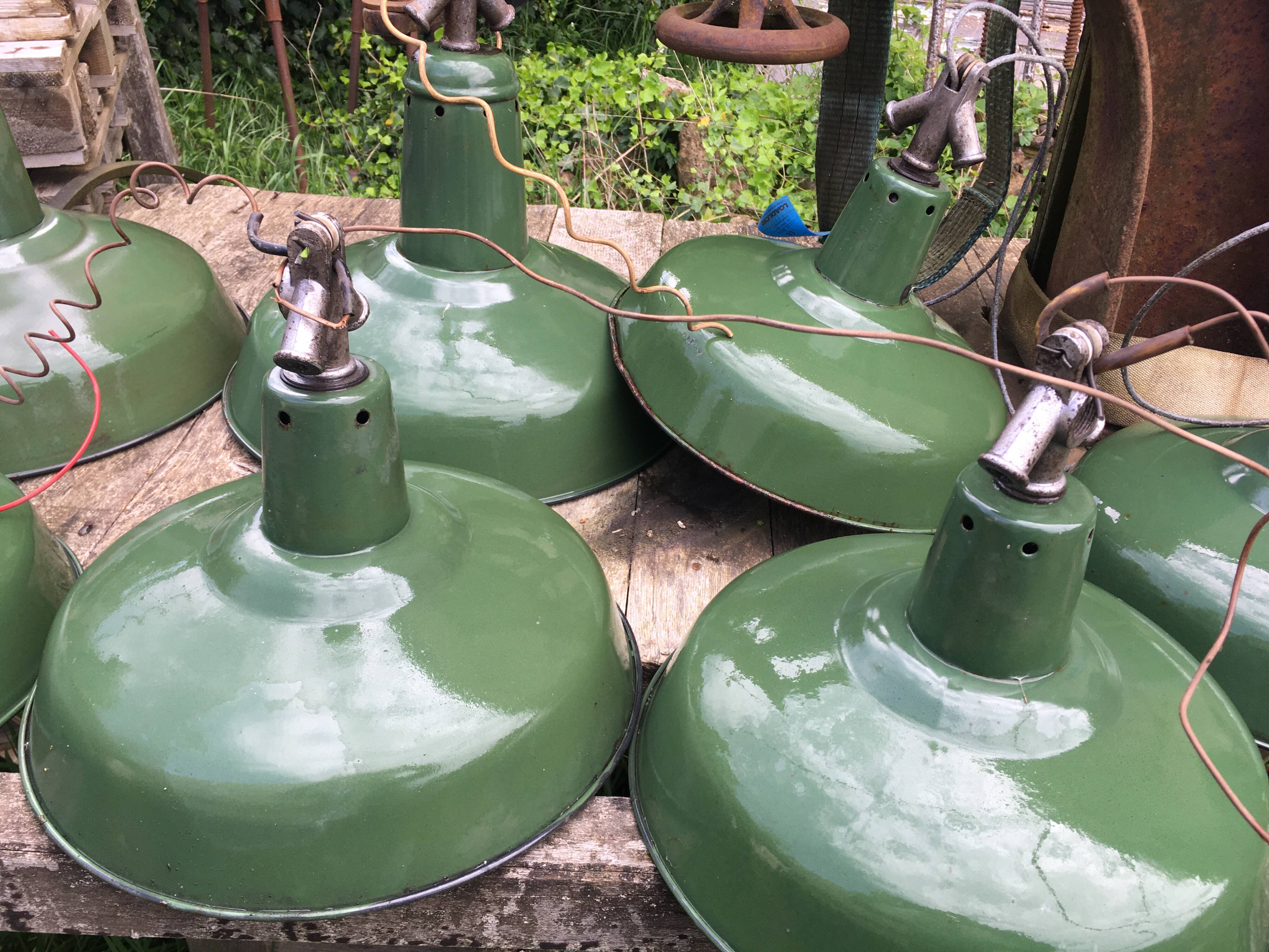 Set of 7 green industrial lamps in good condition, 1970s