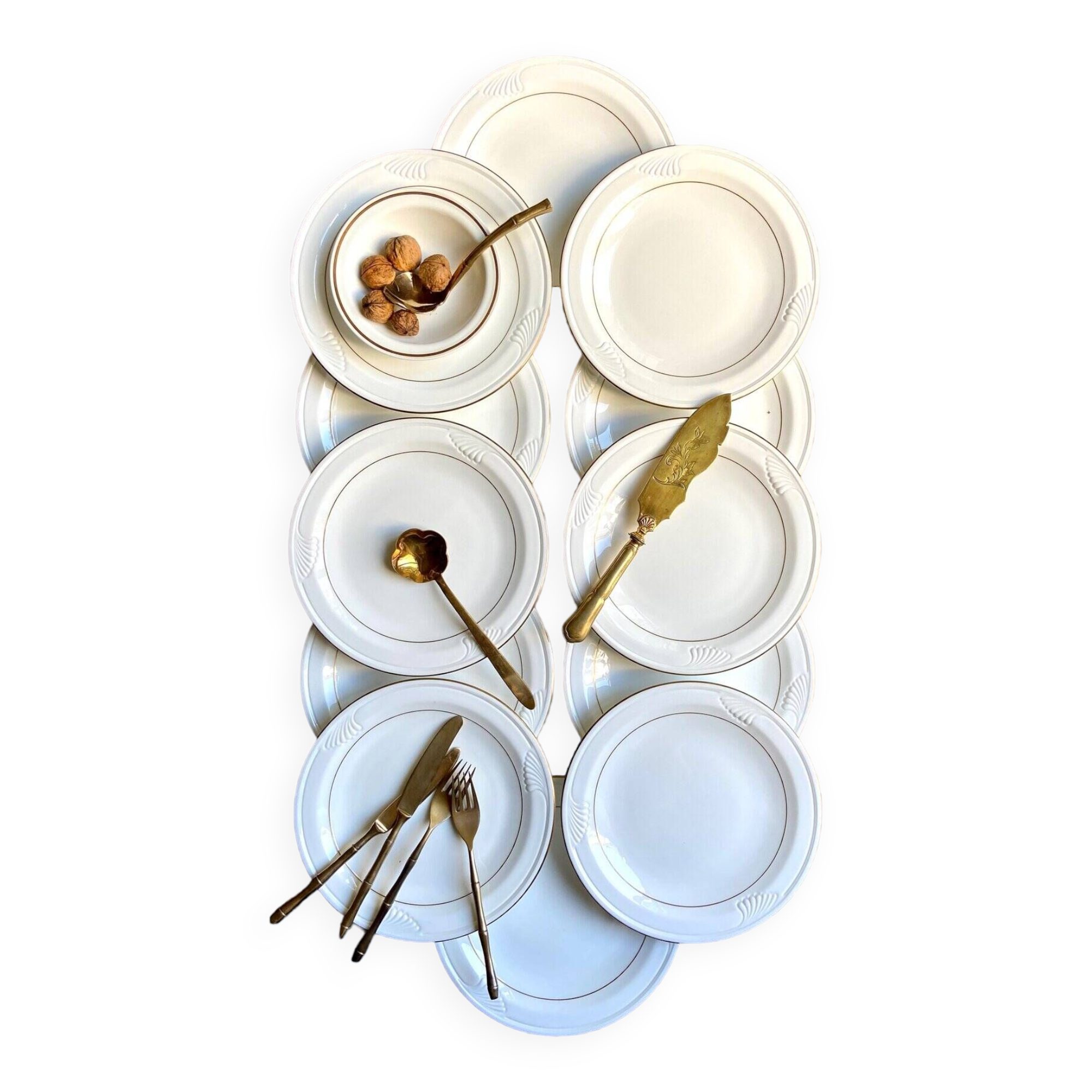 12 Corning dinner plates in white and gold porcelain