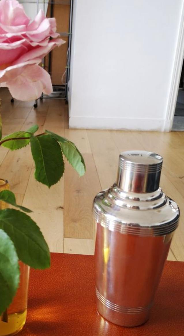 Shaker Art Deco silver metal punched