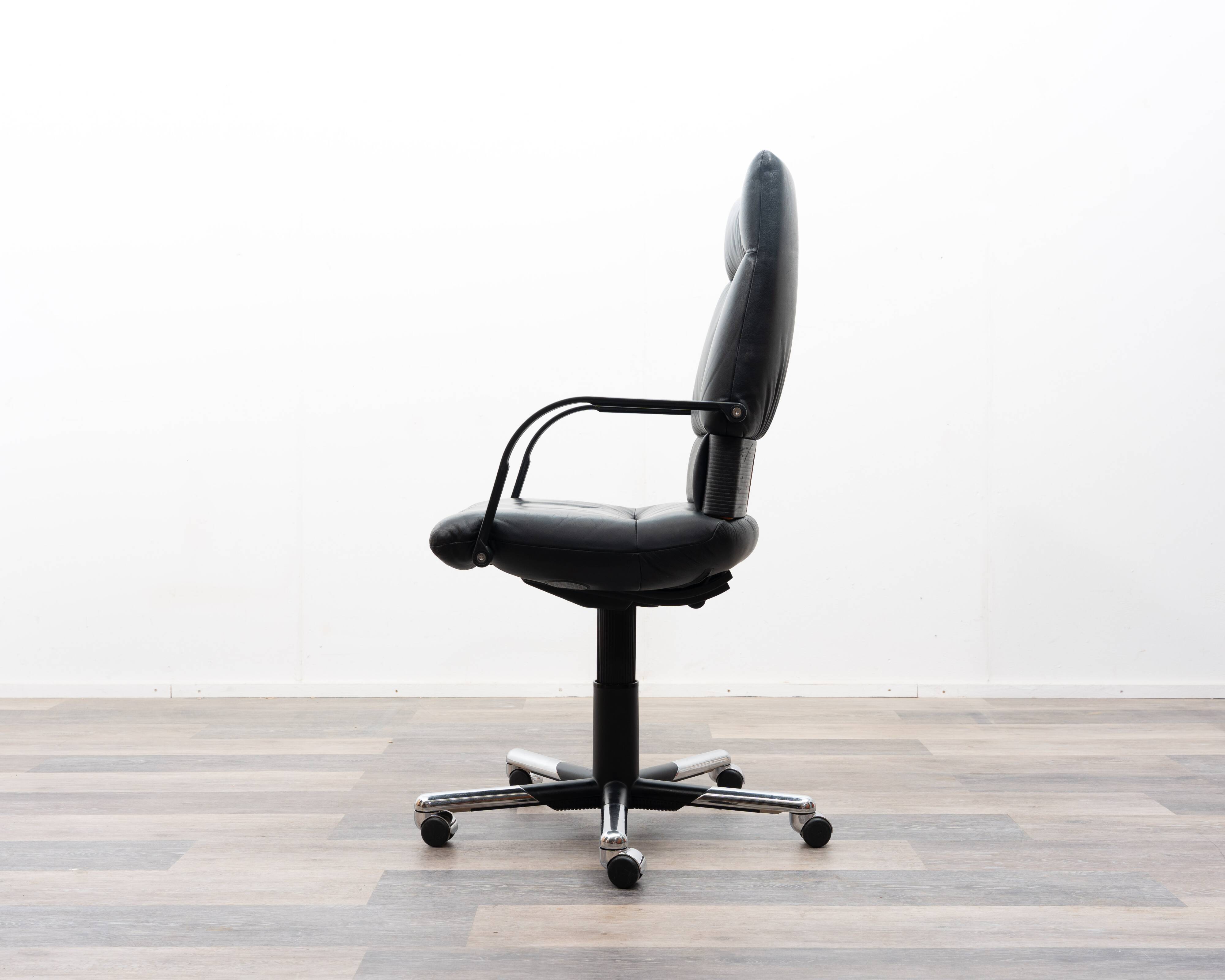 Office chair. Manufacturer: Vitra. Designer: Mario Bellini. Model: Fig