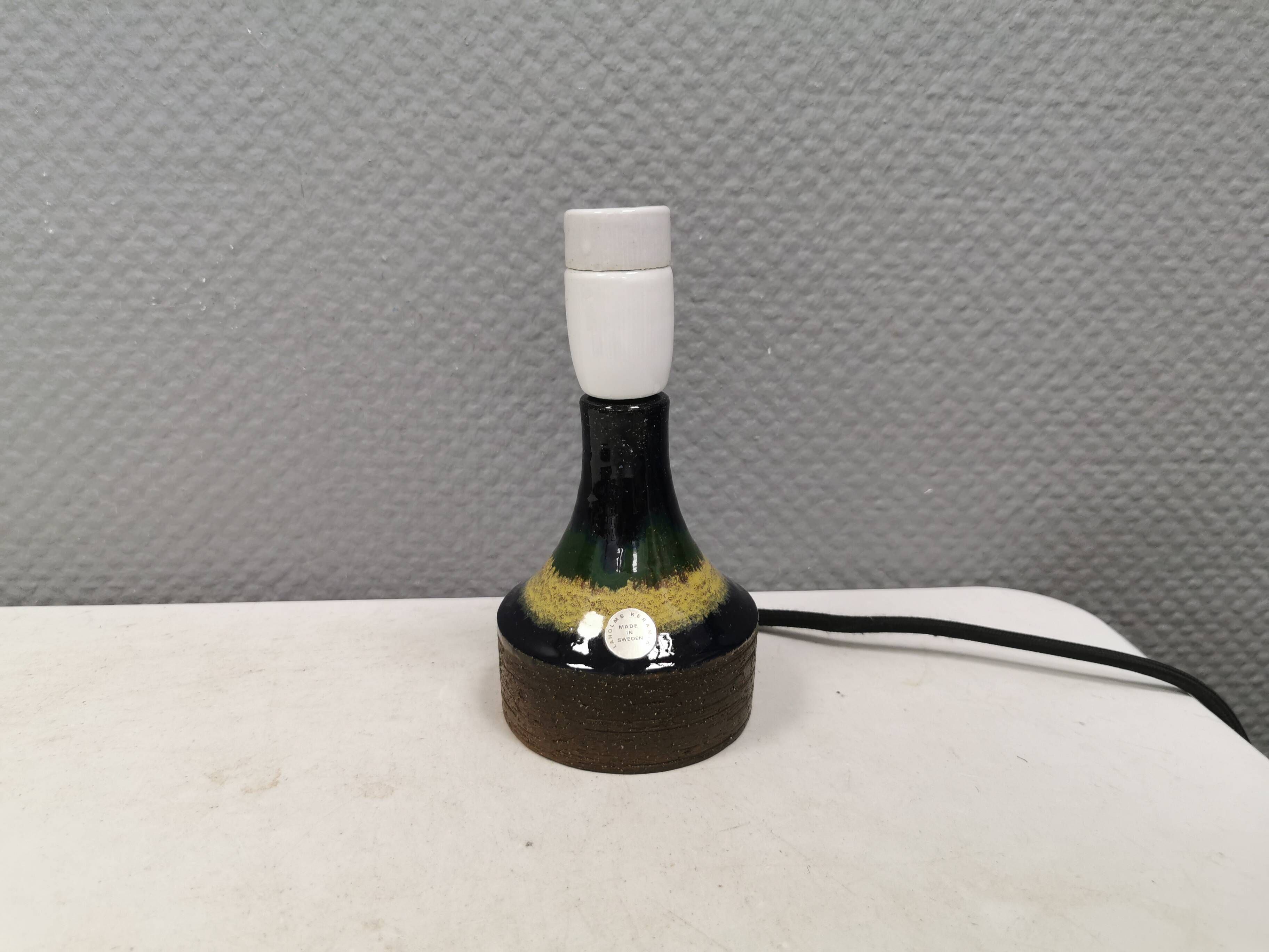 Small ceramic table lamp, from the Swedish brand Laholms, 1980s.
