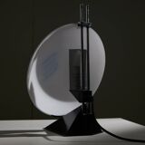 Lampe de table postmoderne en forme de losange avec rayures bleues abstraites sur verre de Murano givré