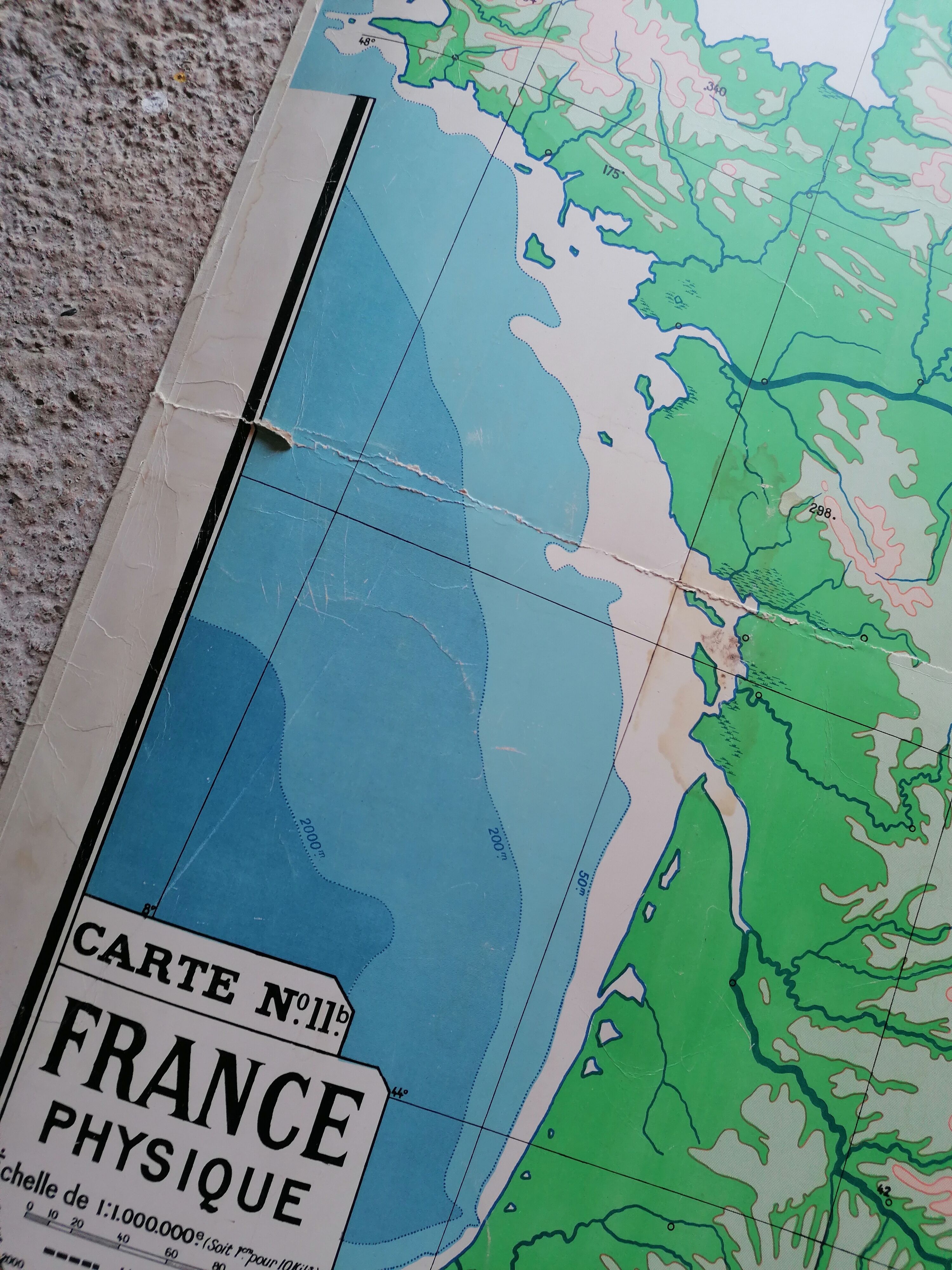 Old physical France map N°11 Hatier Kaeppelin cardboard.