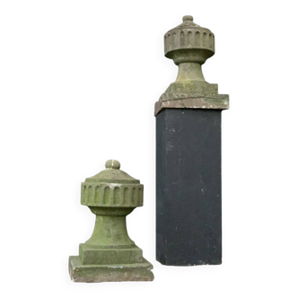 Pair of decorative elements for the tops of pilasters, blue stone, Louis XVI