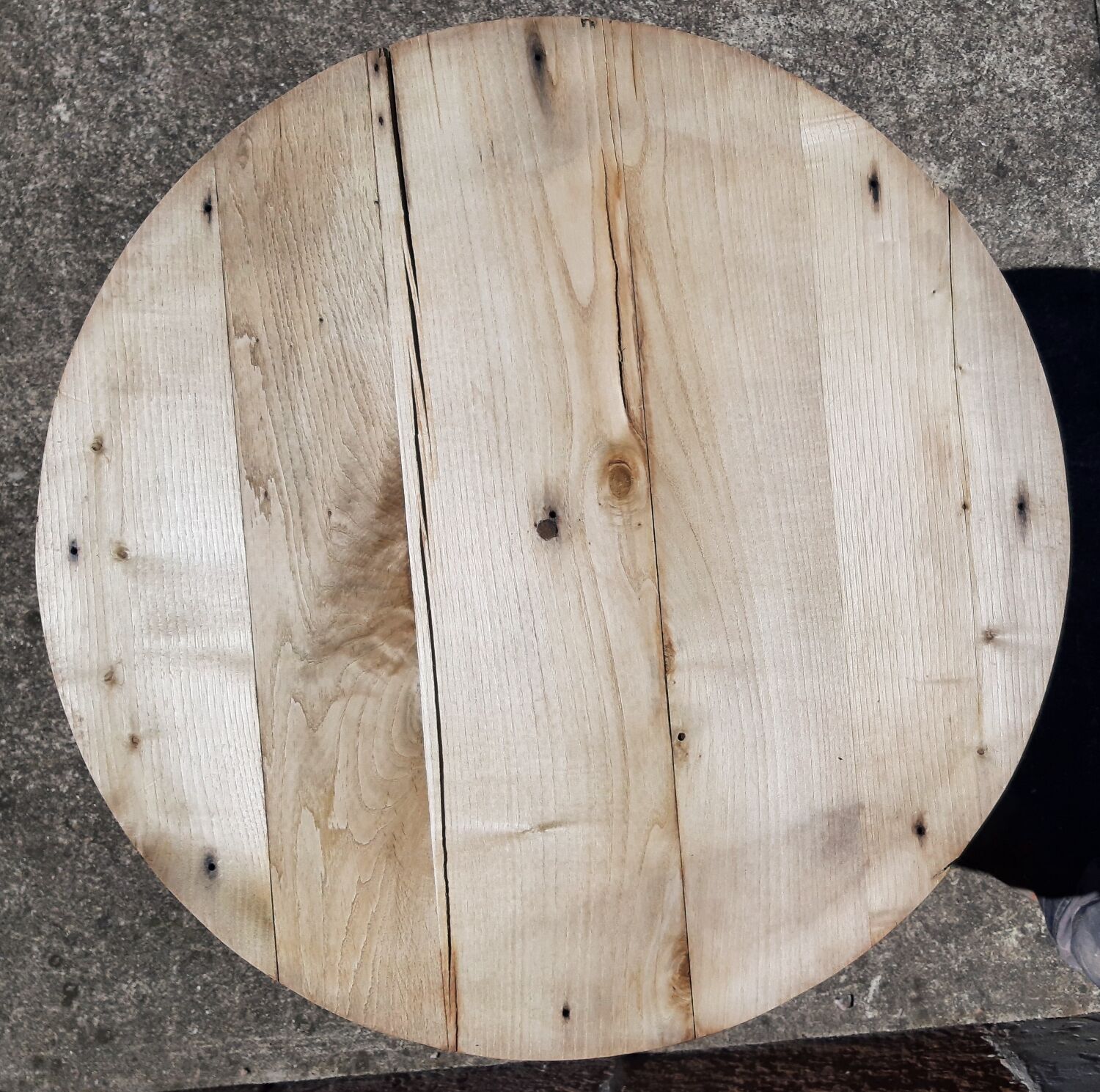 Side table or Art Deco pedestal table.