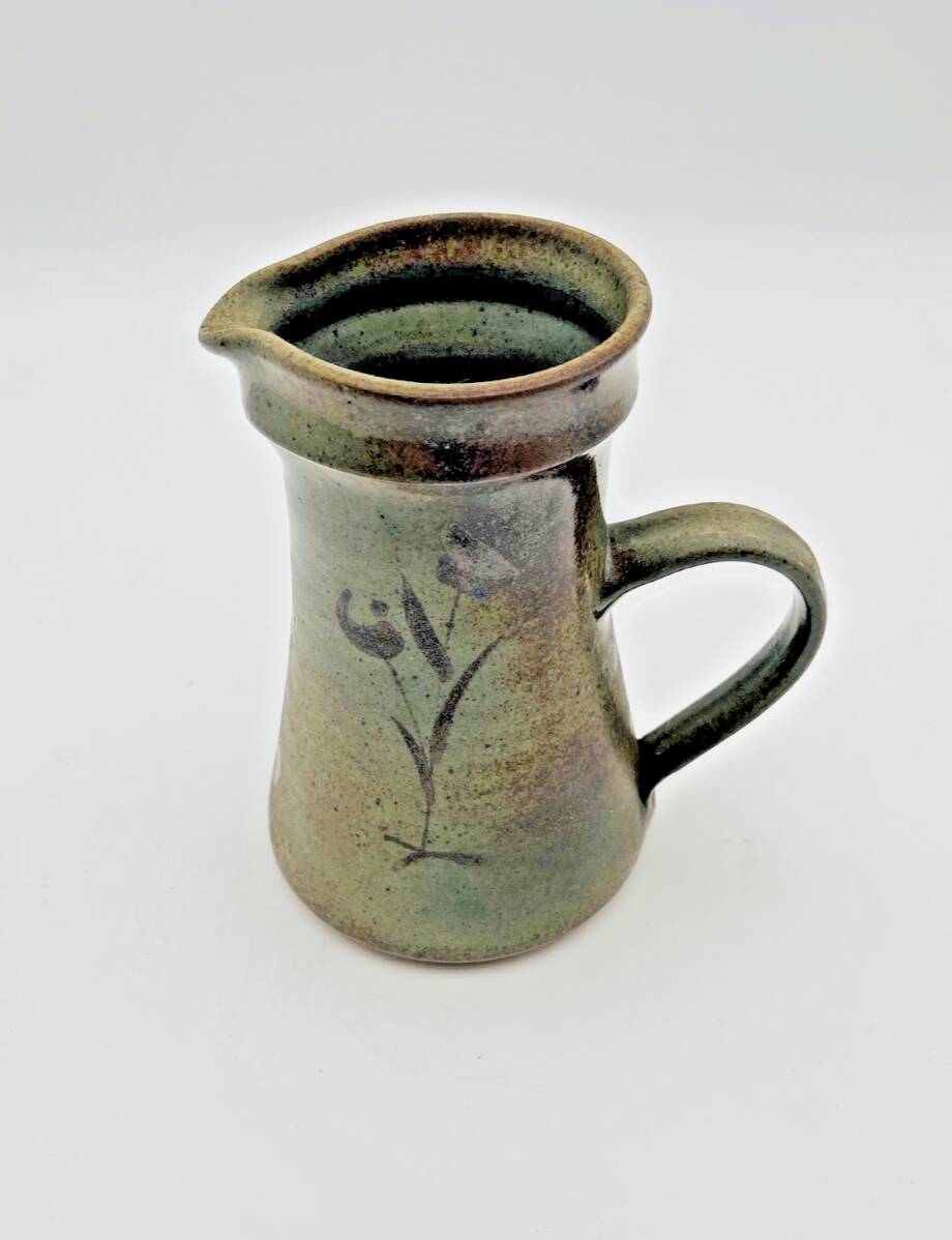 Savoyard glazed terracotta pitcher with leaf decoration - 661005