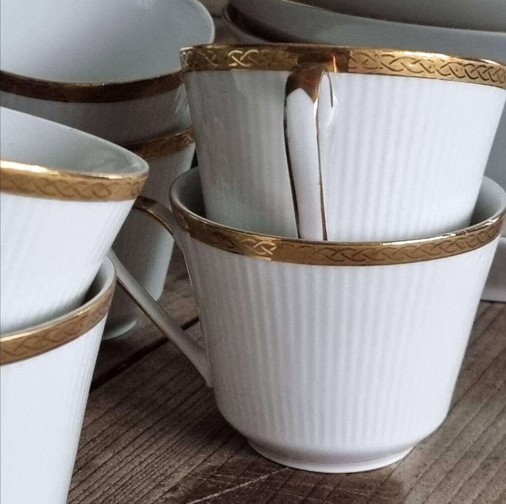 Porcelain dinner service