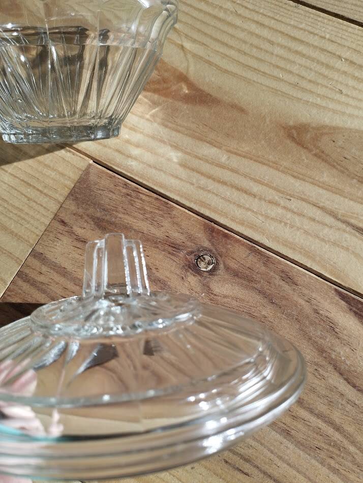 Cut crystal bonbonnière – Bright geometric design