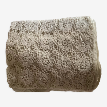 White cotton crochet bed cover