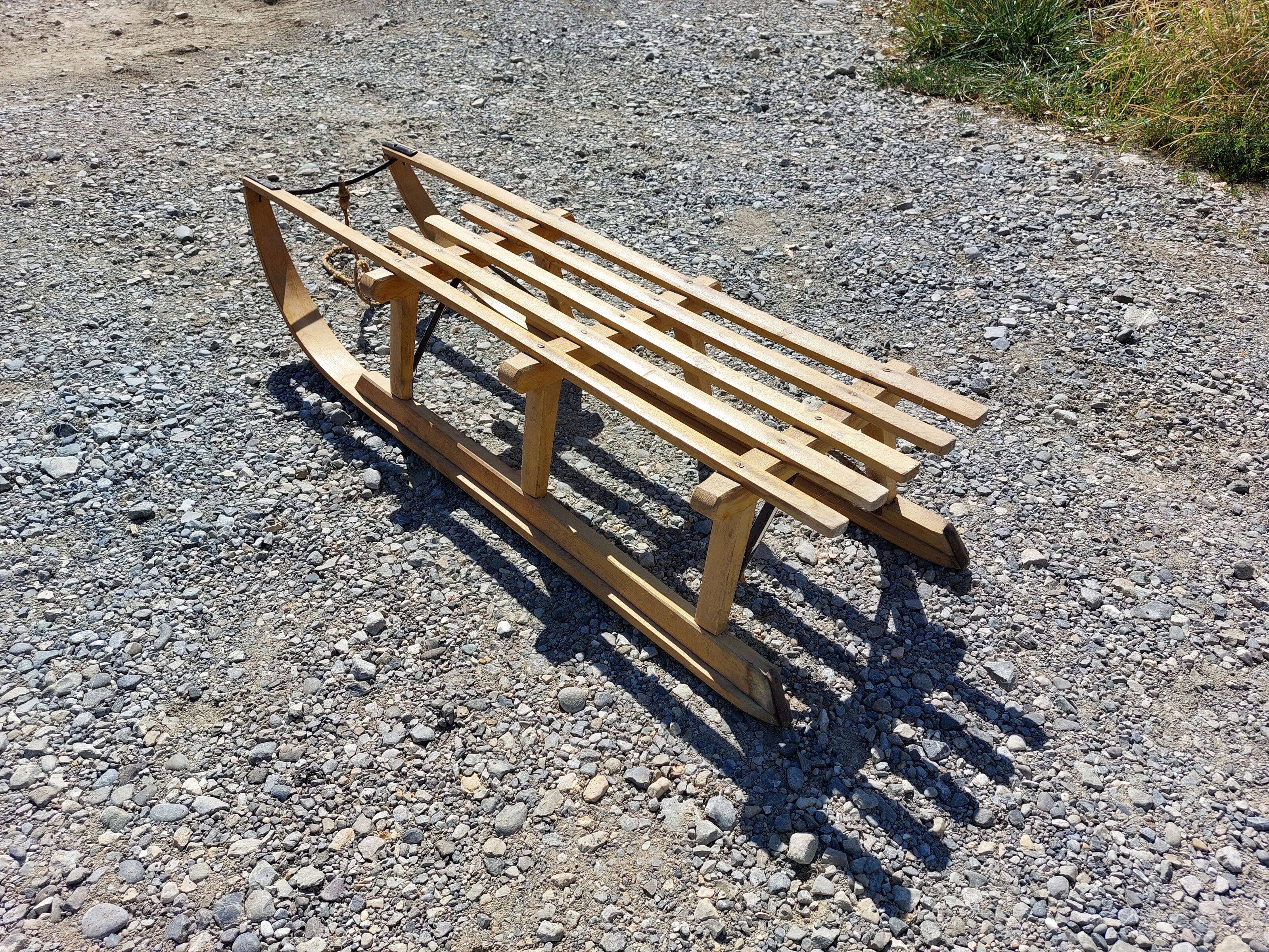 Old large sled in solid beech - 111 cm
