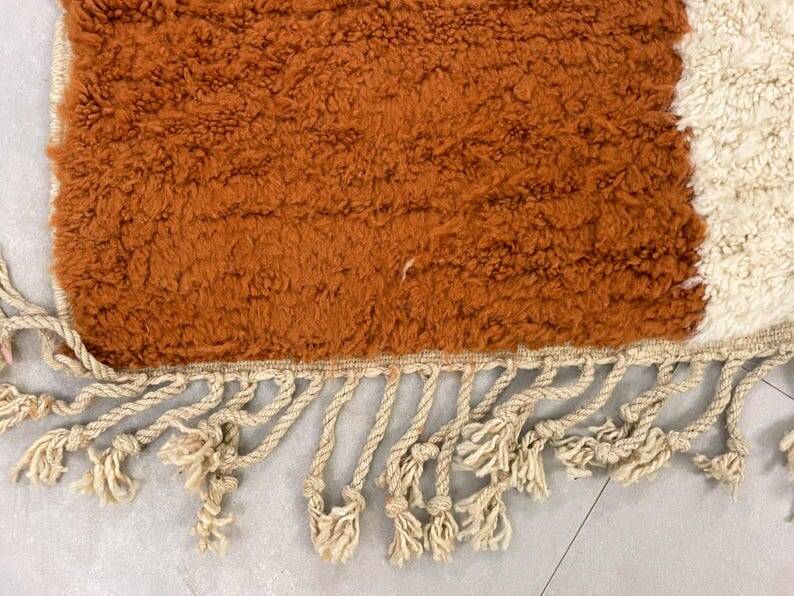 Azilal rug woven in natural wool 250cmx300cm