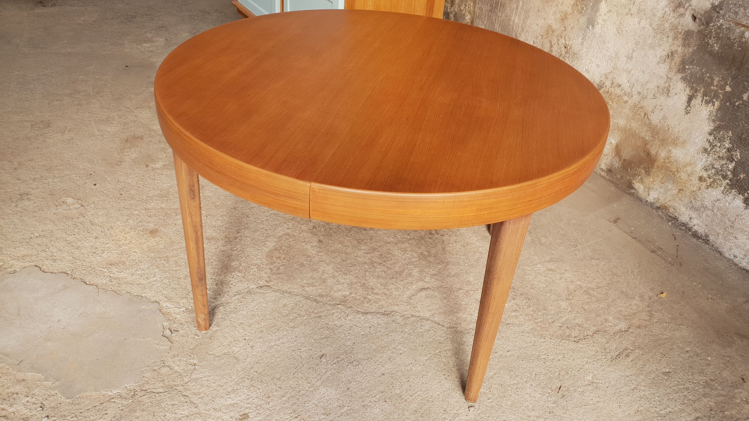 Table ronde scandinave extensible