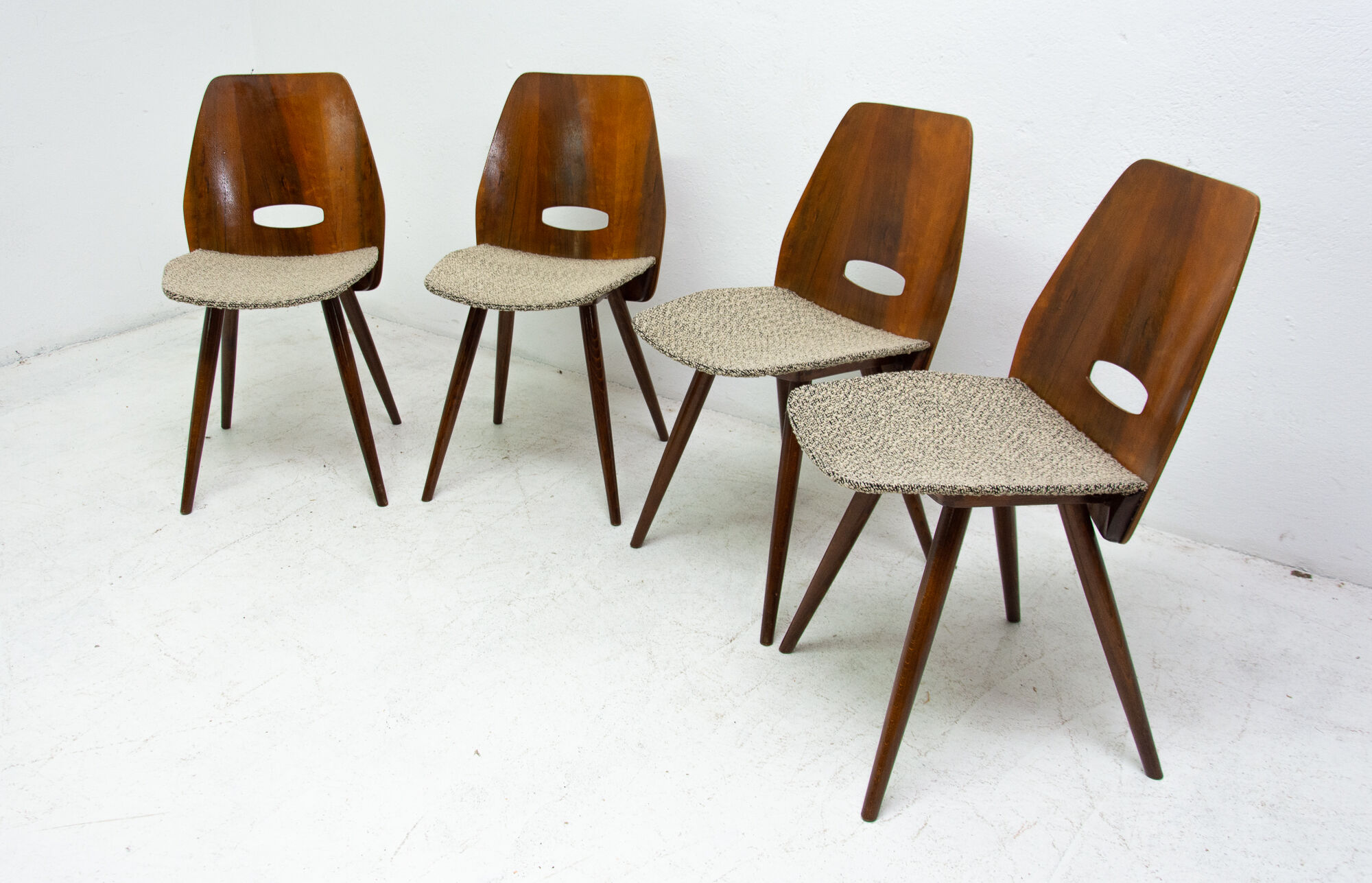 Lot de 4 chaises conçues par Frantisek Jirák pour Tatra Pravenec