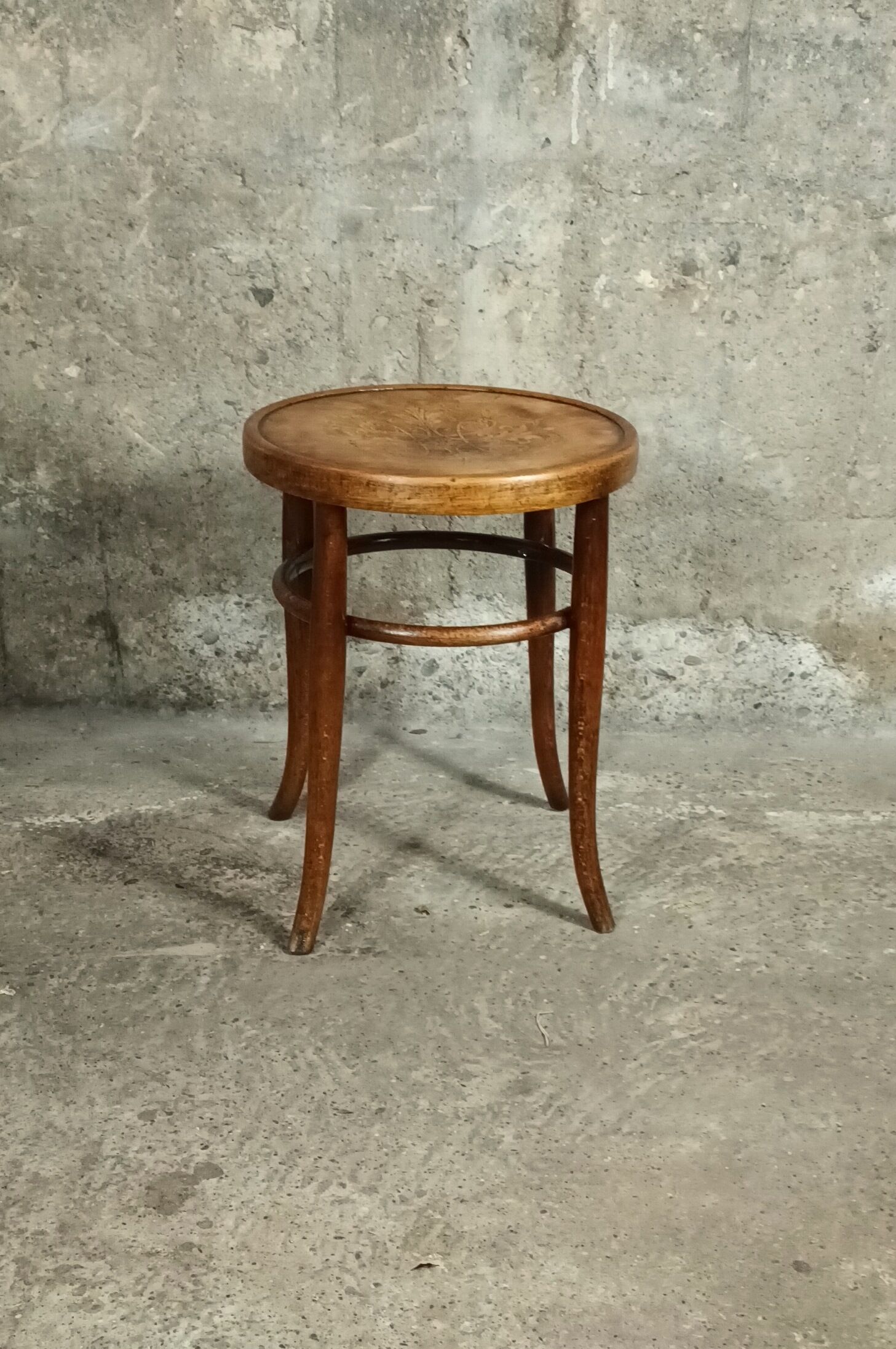 Art Nouveau bistro stool, bois-courbé, 1910