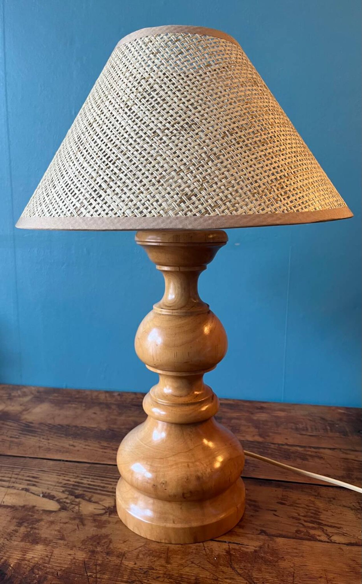 Lampe à poser en bois massif tourné