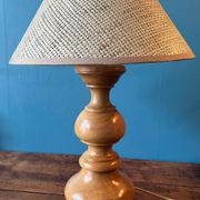 Lampe à poser en bois massif tourné