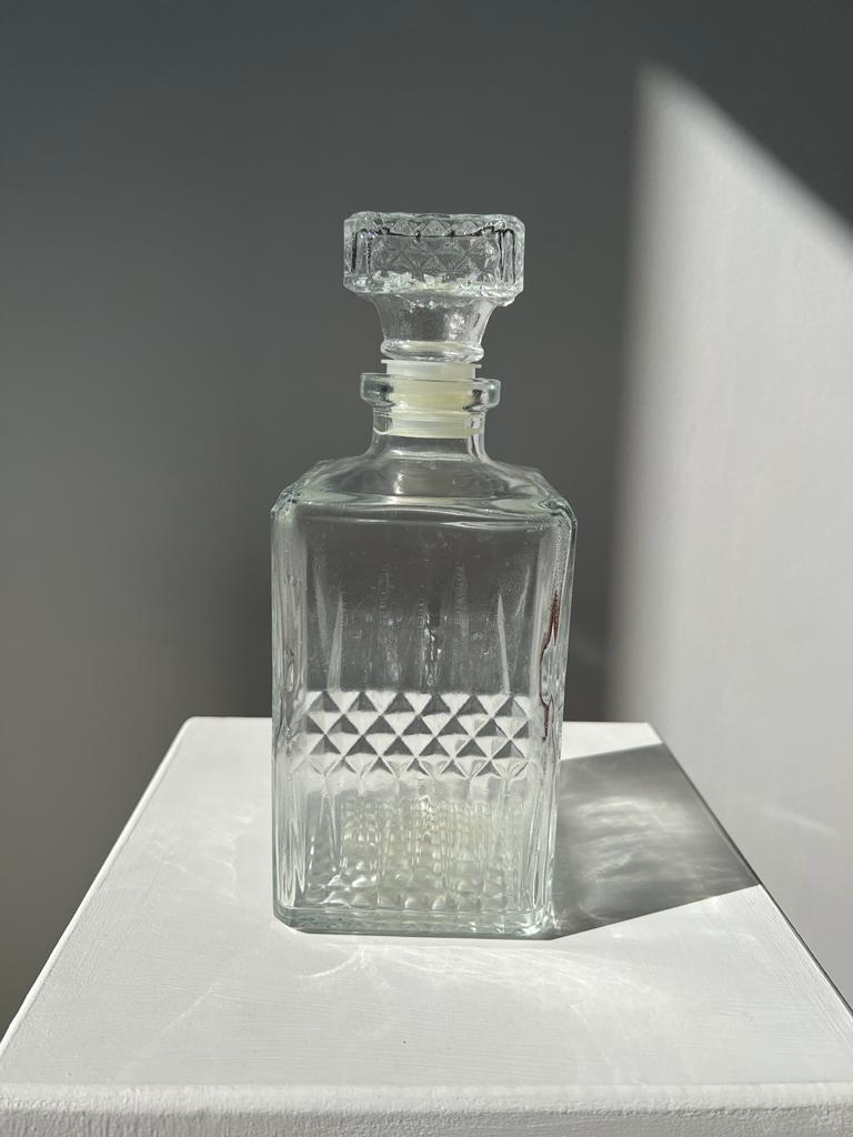 Vintage glass whiskey decanter H:22cm