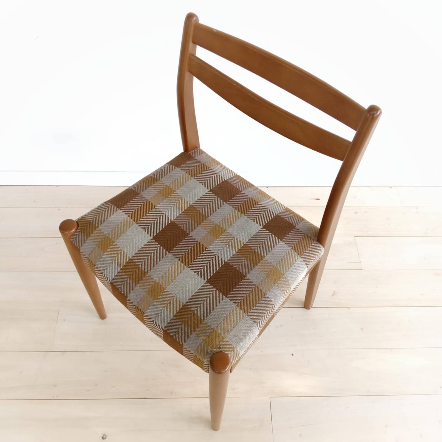 4 Scandinavian chairs