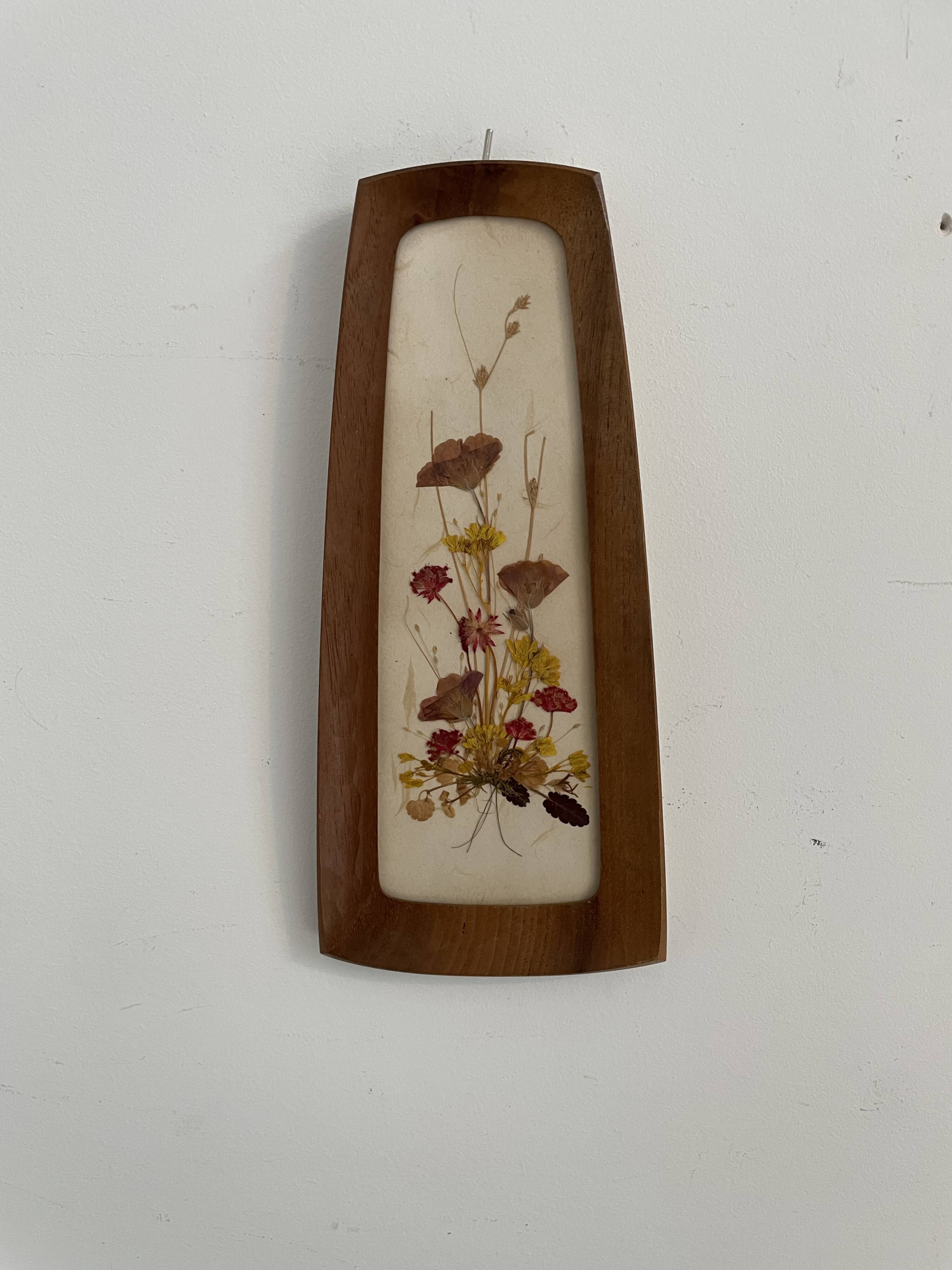 Vintage fleurs séchées cadre bois naturel sculpté main, teinté, reichlin schwitzerland, heimatwerk