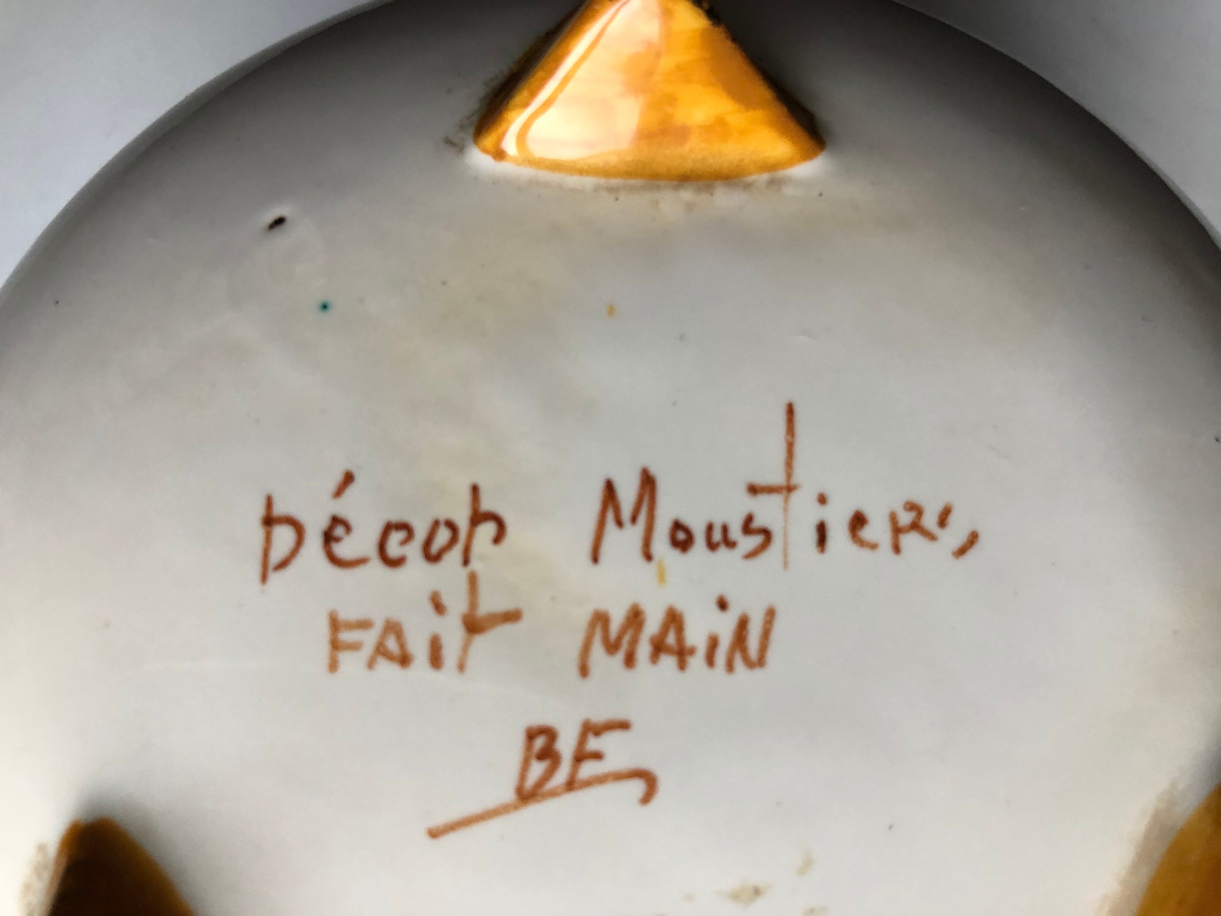 Covered pot or candy in Moustiers earthenware