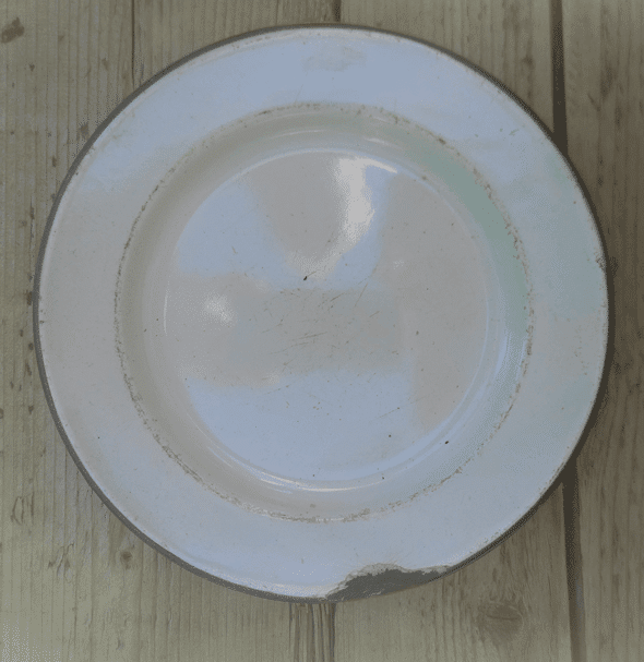 White plates in enamelled sheet metal