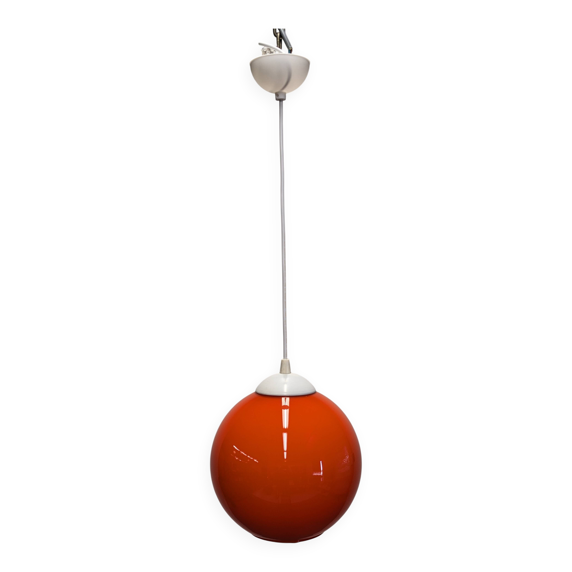 Suspension boule en opaline orange années 60/70