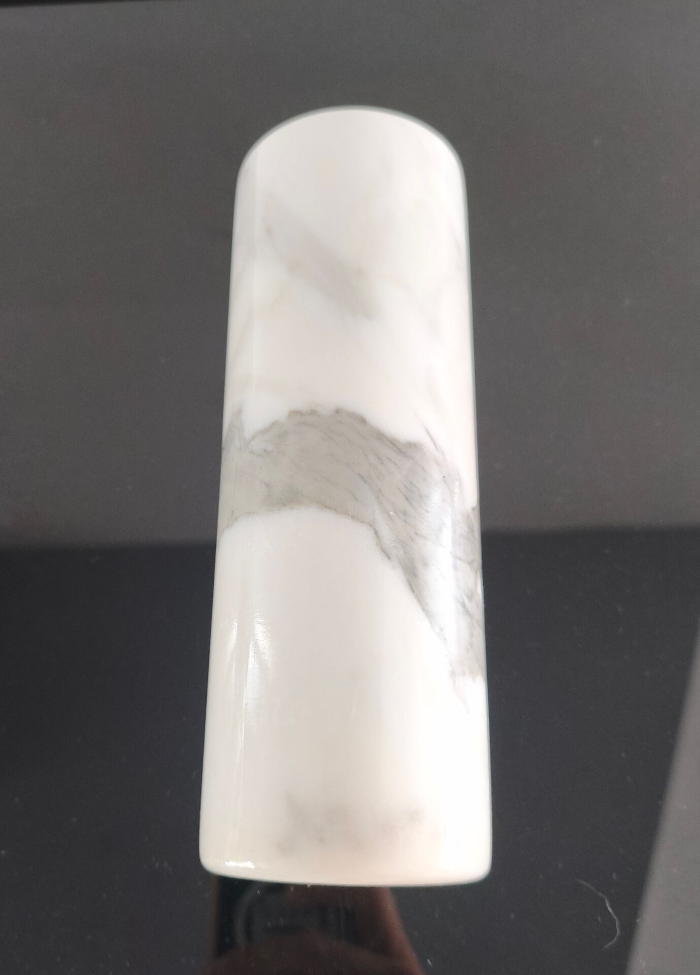 Vase en marbre blanc