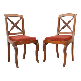 Pair of chairs with cross-backs