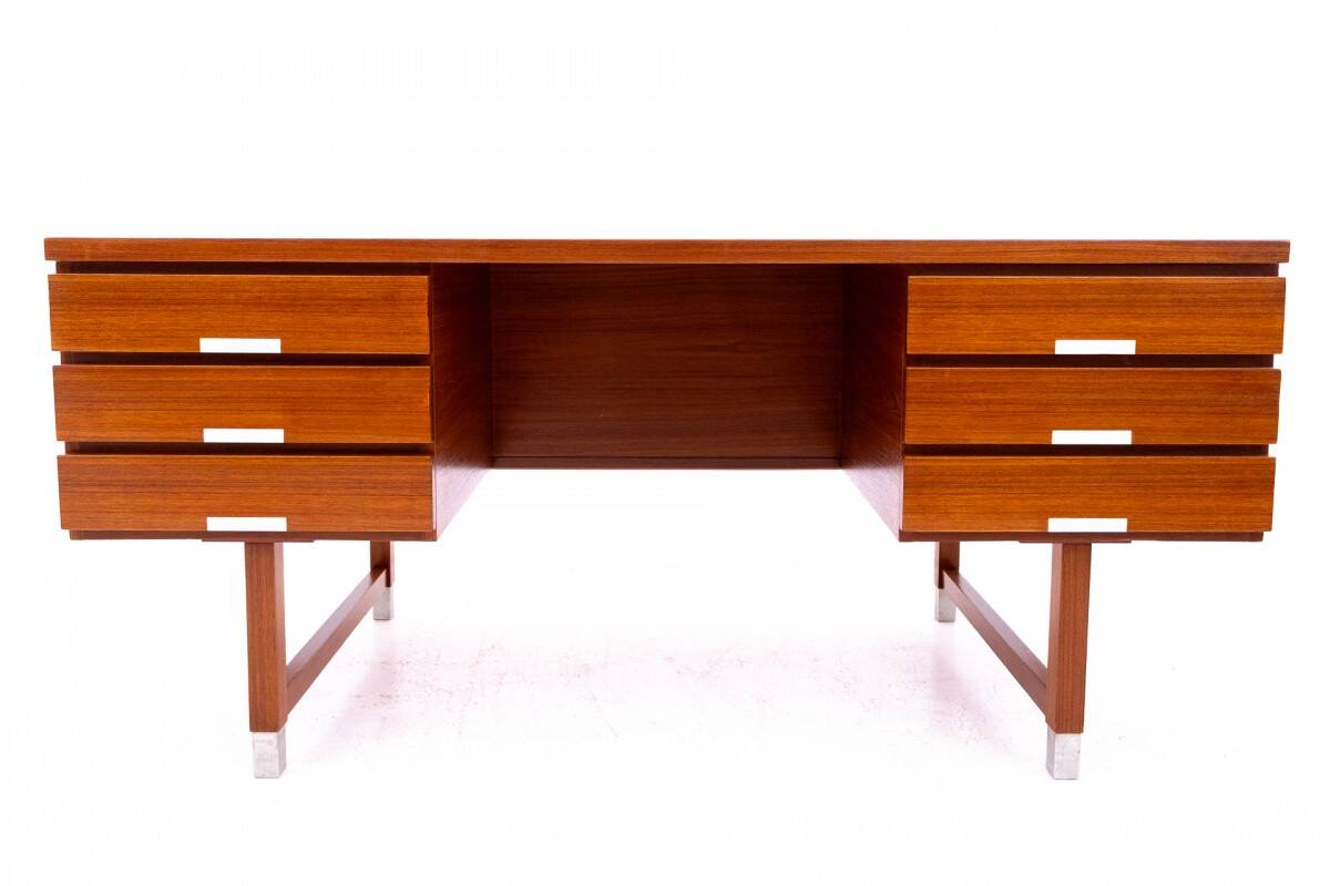 Teak desk, Eigil Petersens Mobelfabrik, Denmark, 1970s.