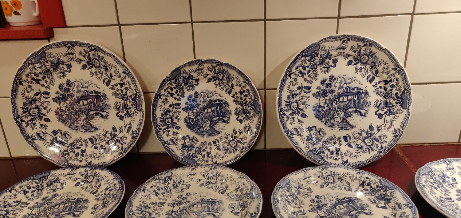 Service of antique Italian ceramic plates Promogros