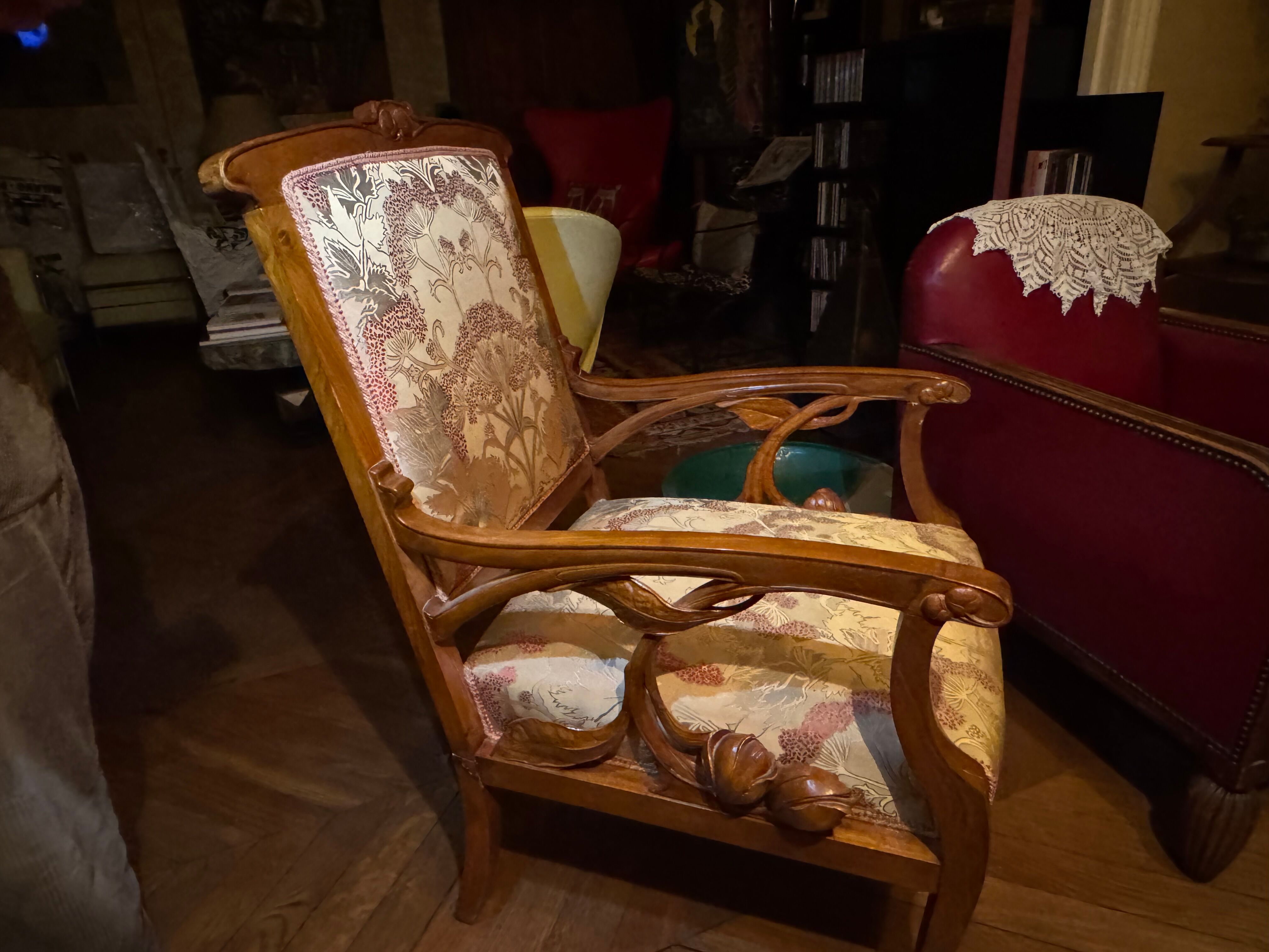 Salon 1900 signed by architect Basilé, 3 armchairs, 2 chairs, 2 ottomans.