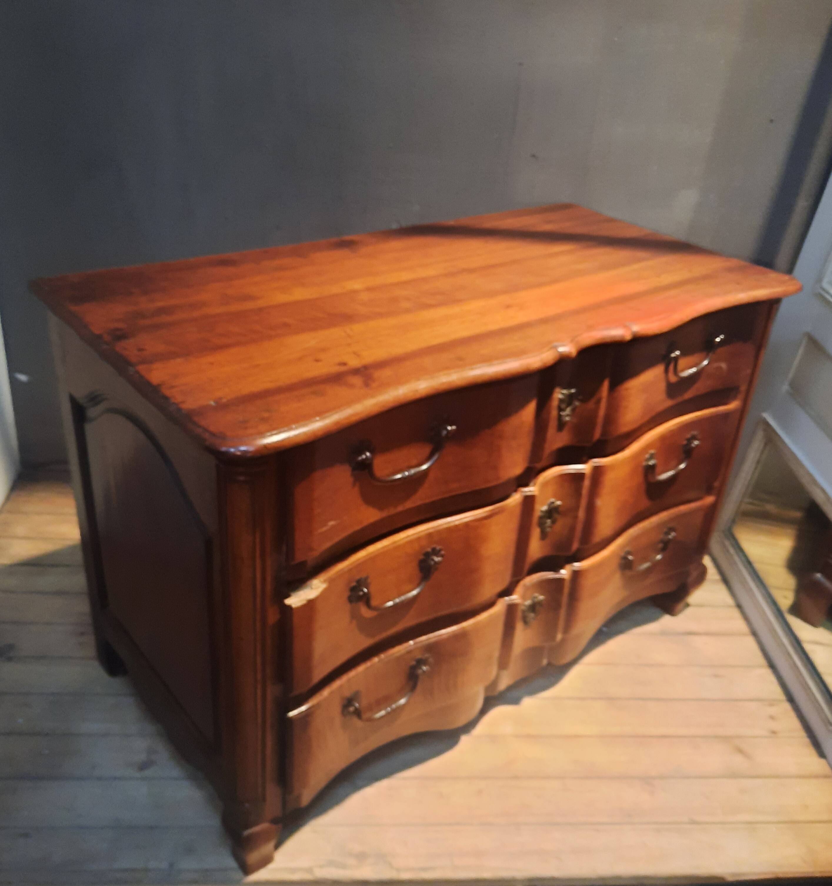 Crossbow chest of drawers from the 18th century