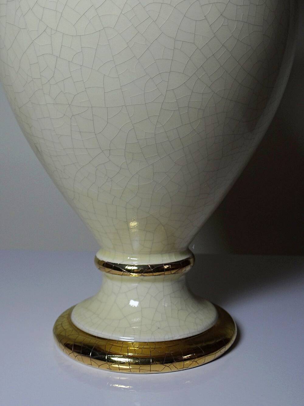 Ivory crackled earthenware lamp, in the style of vintage Le Dauphin.
