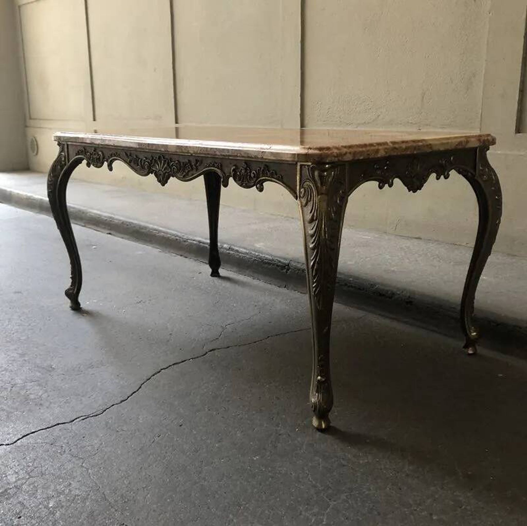 Table basse en marbre brèche
