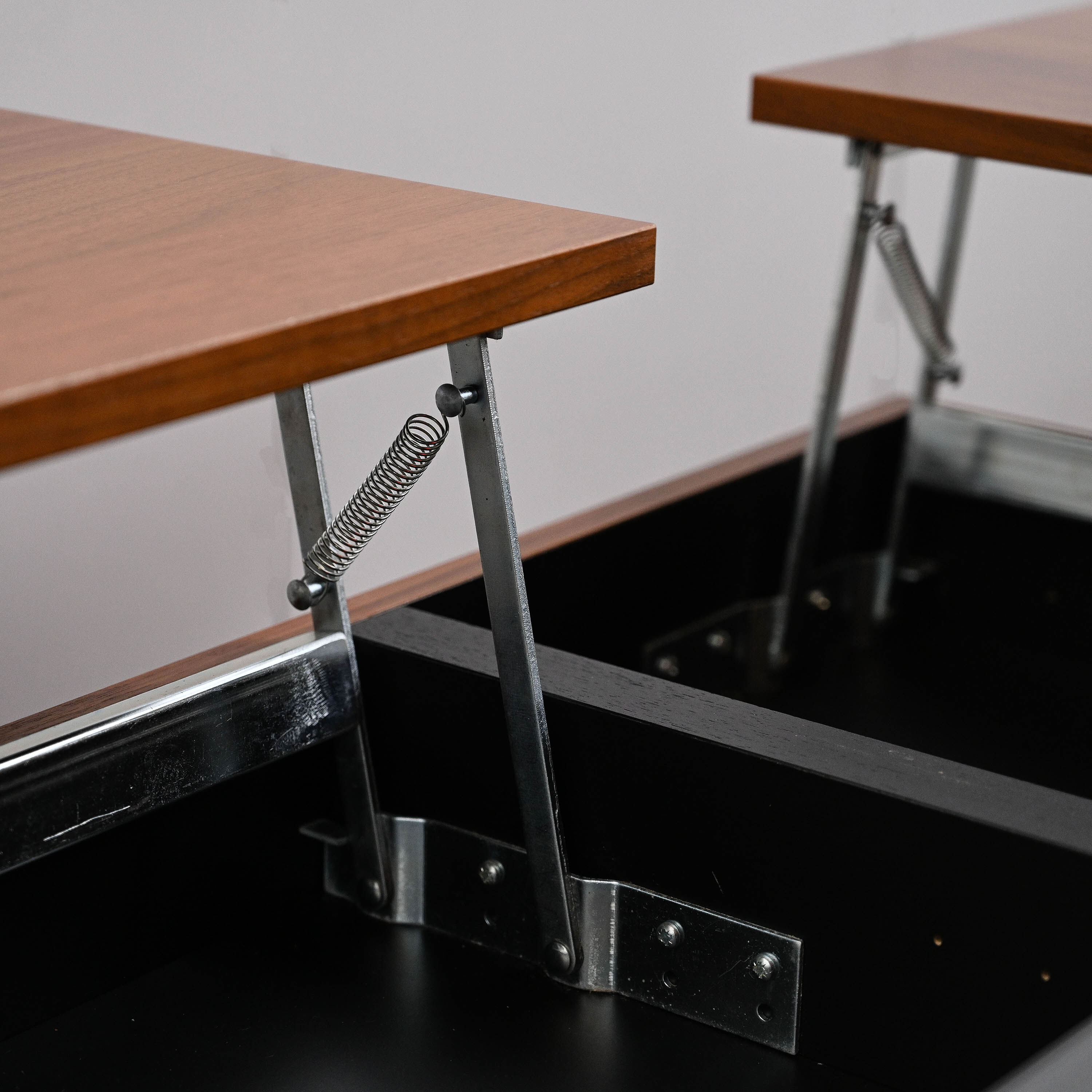 Multifunctional Shiva coffee table with storage and raisable table tops