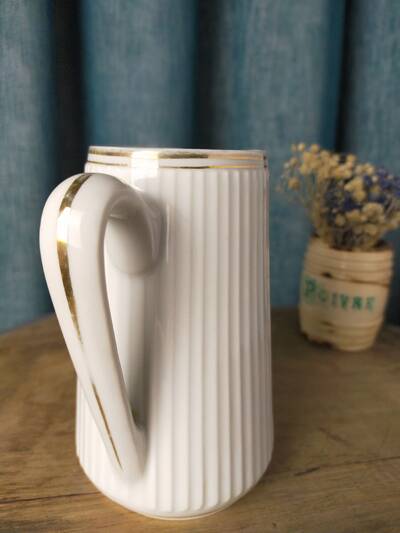 Small fluted white porcelain pot CNP
