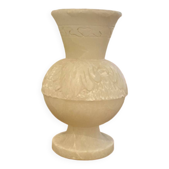 Vase en albâtre