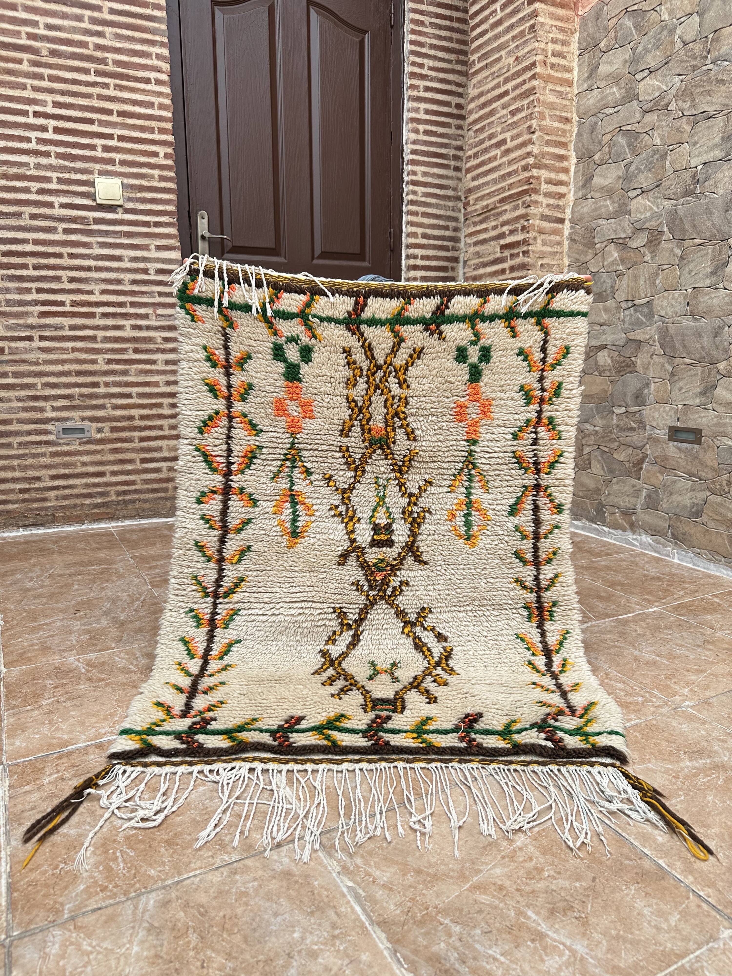 Tapis marocain Azilal fait main, tapis berbère en laine tissé à la main.