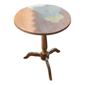 3 legged table