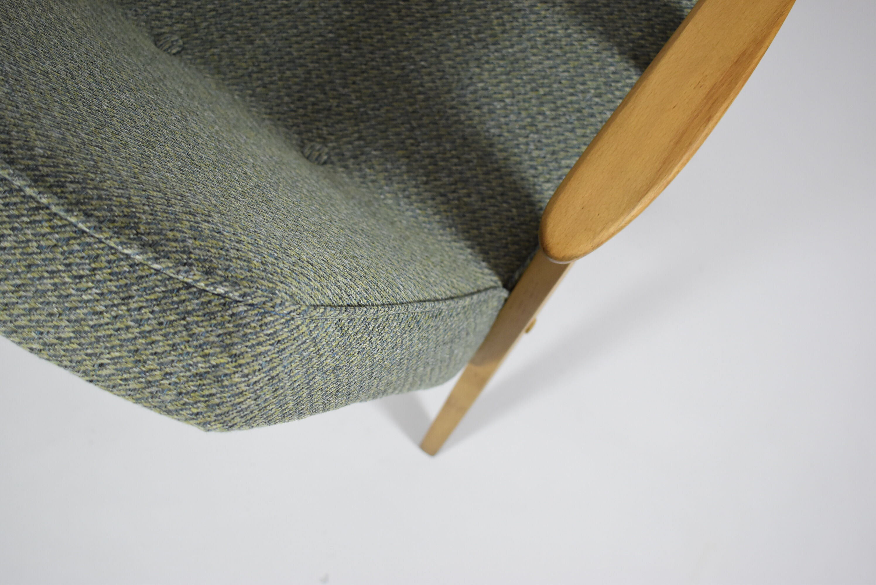 Armchair 366, designer J. hierowski, oak wood, green