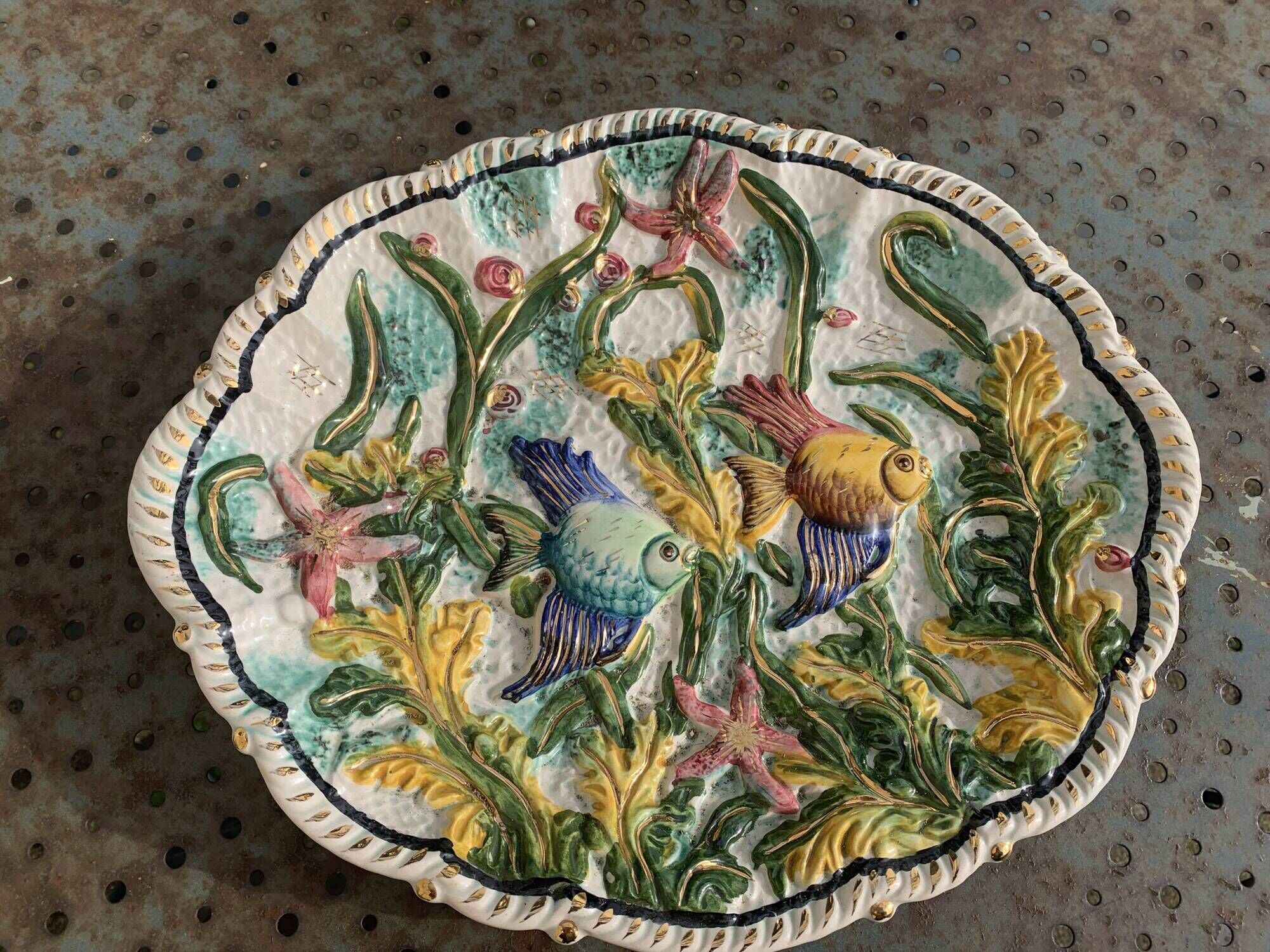 Dish in enamelled ceramic slip, with fish motifs, decorative, collector, vintage