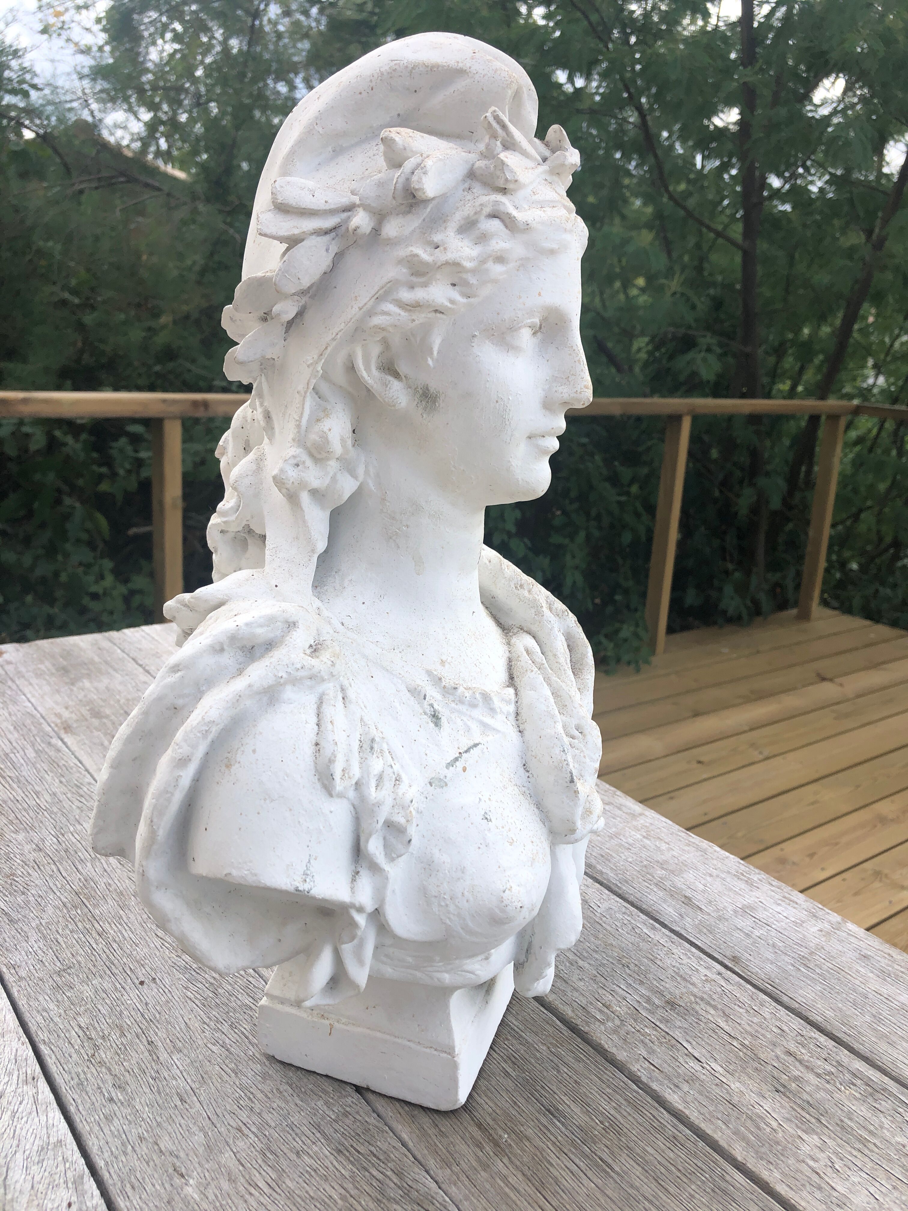 Marianne Bust