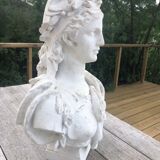 Marianne Bust