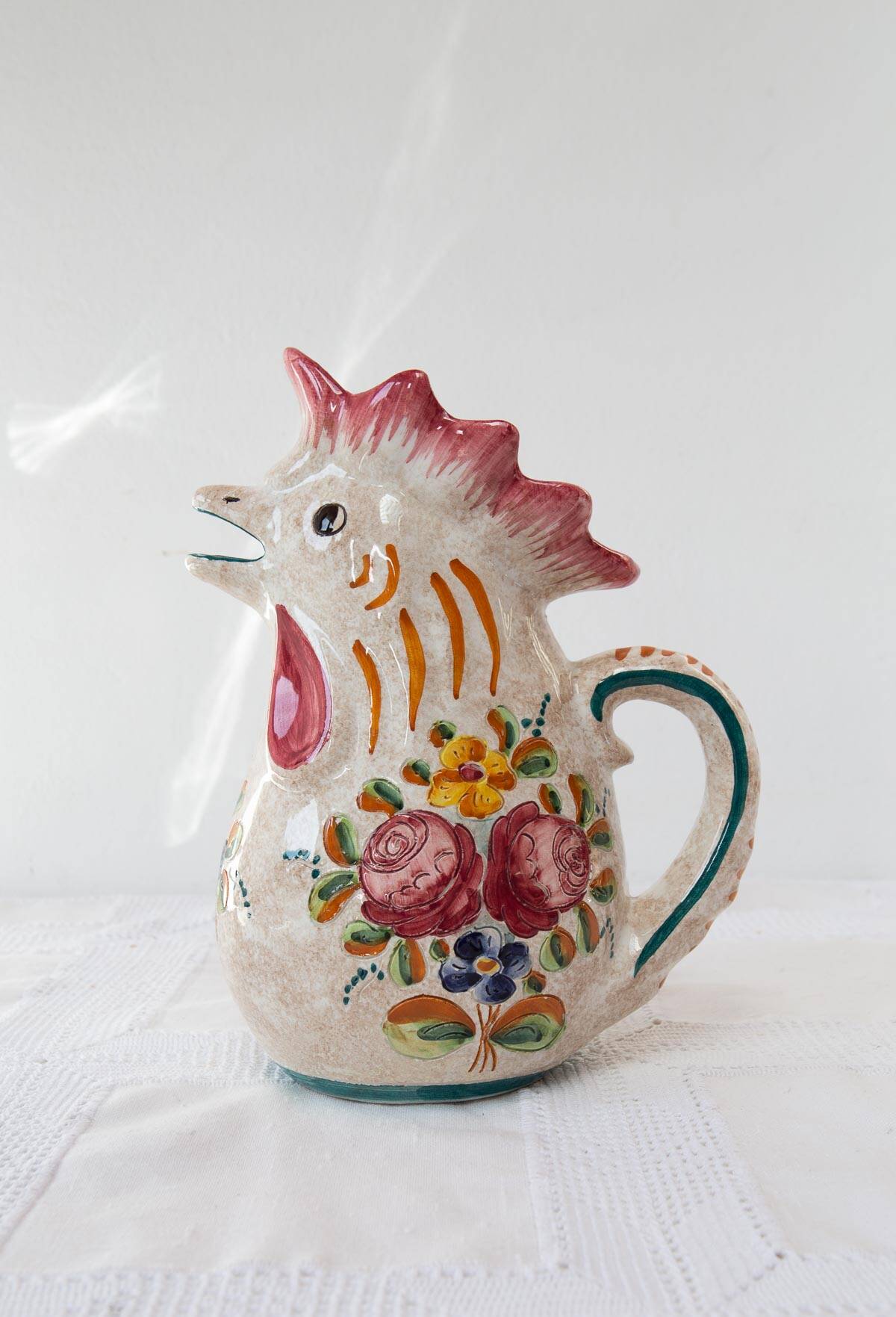 Italian earthenware jug in the shape of a rooster, Deruta, circa 1960 (26 cm)