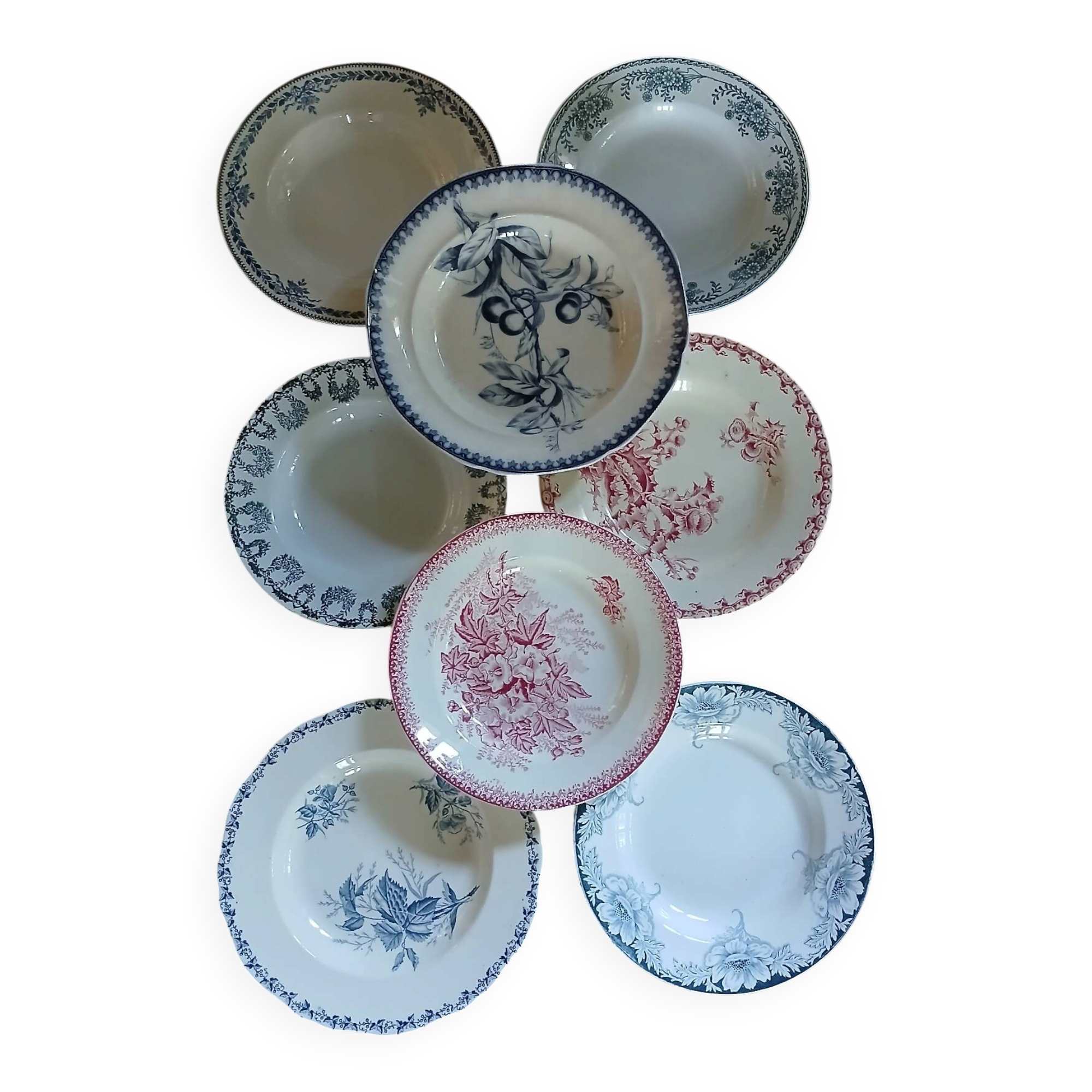 8 assiettes creuses anciennes en Terre de fer 