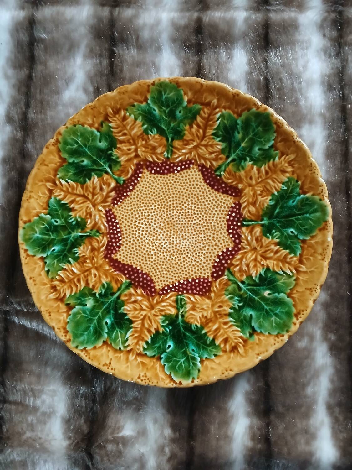 Plat rond vintage en majolique