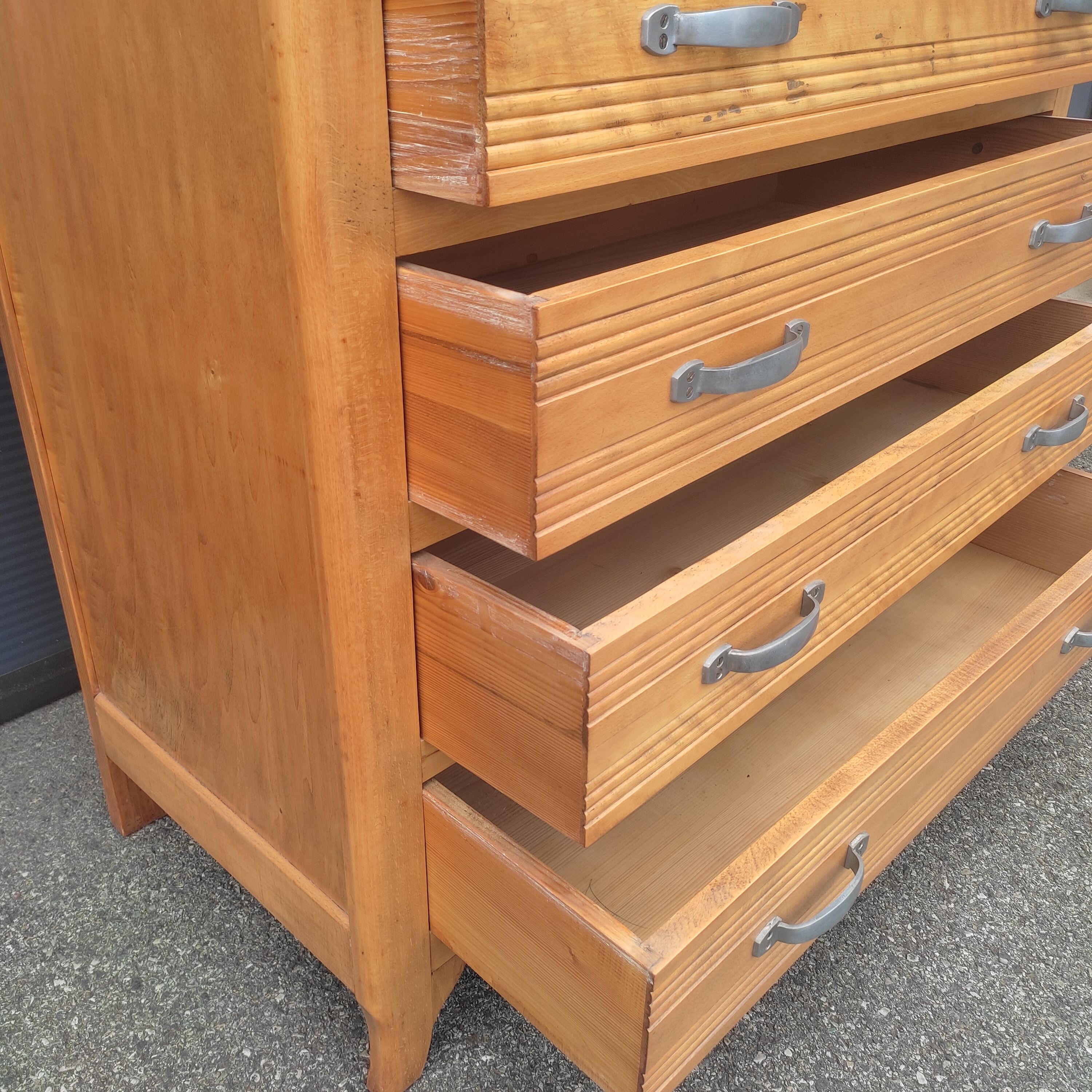 Vintage chest of drawers