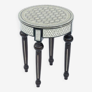 Pedestal table