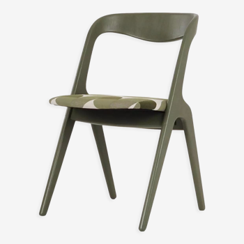 Chaise vert olive, design scandinave des années 70